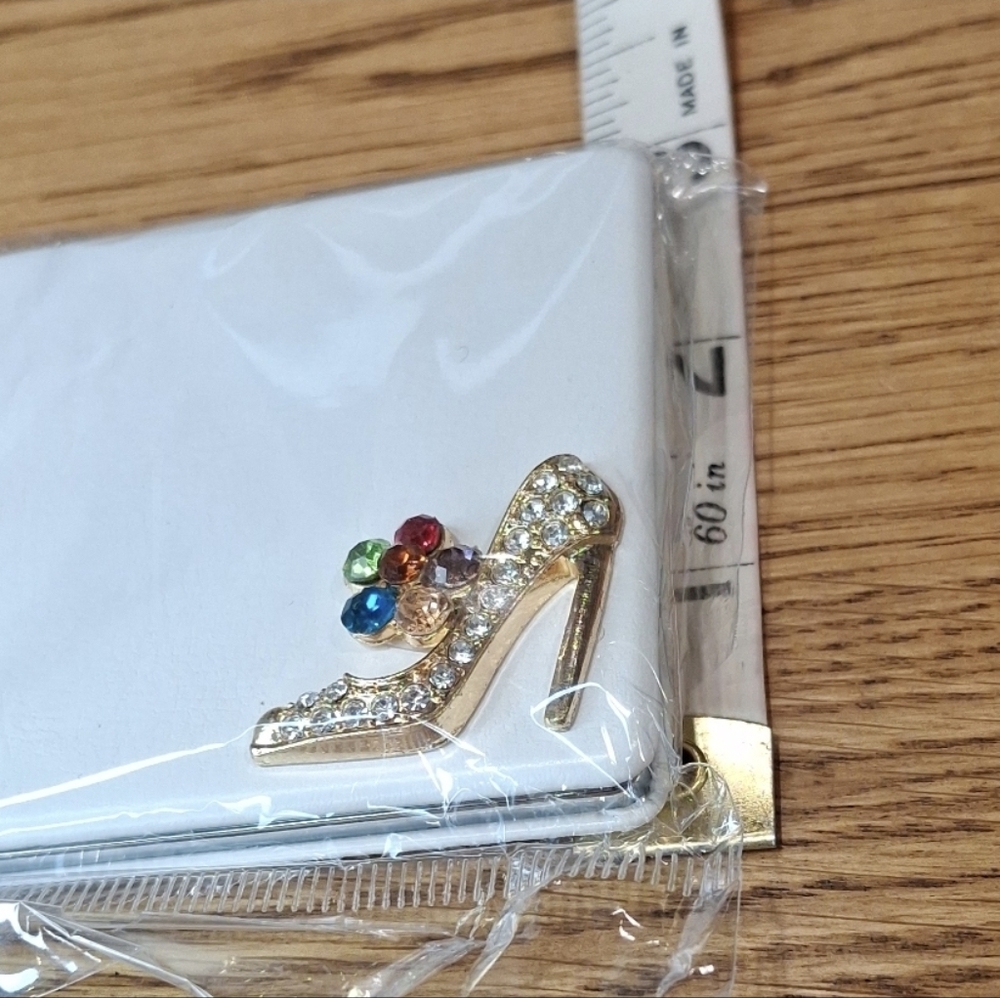 White Compact Mirror with Rhinestone Shoe Design - Picture 5 of 5
